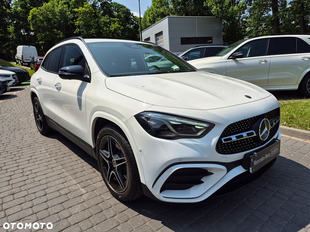 Mercedes-Benz GLA 200 - 14