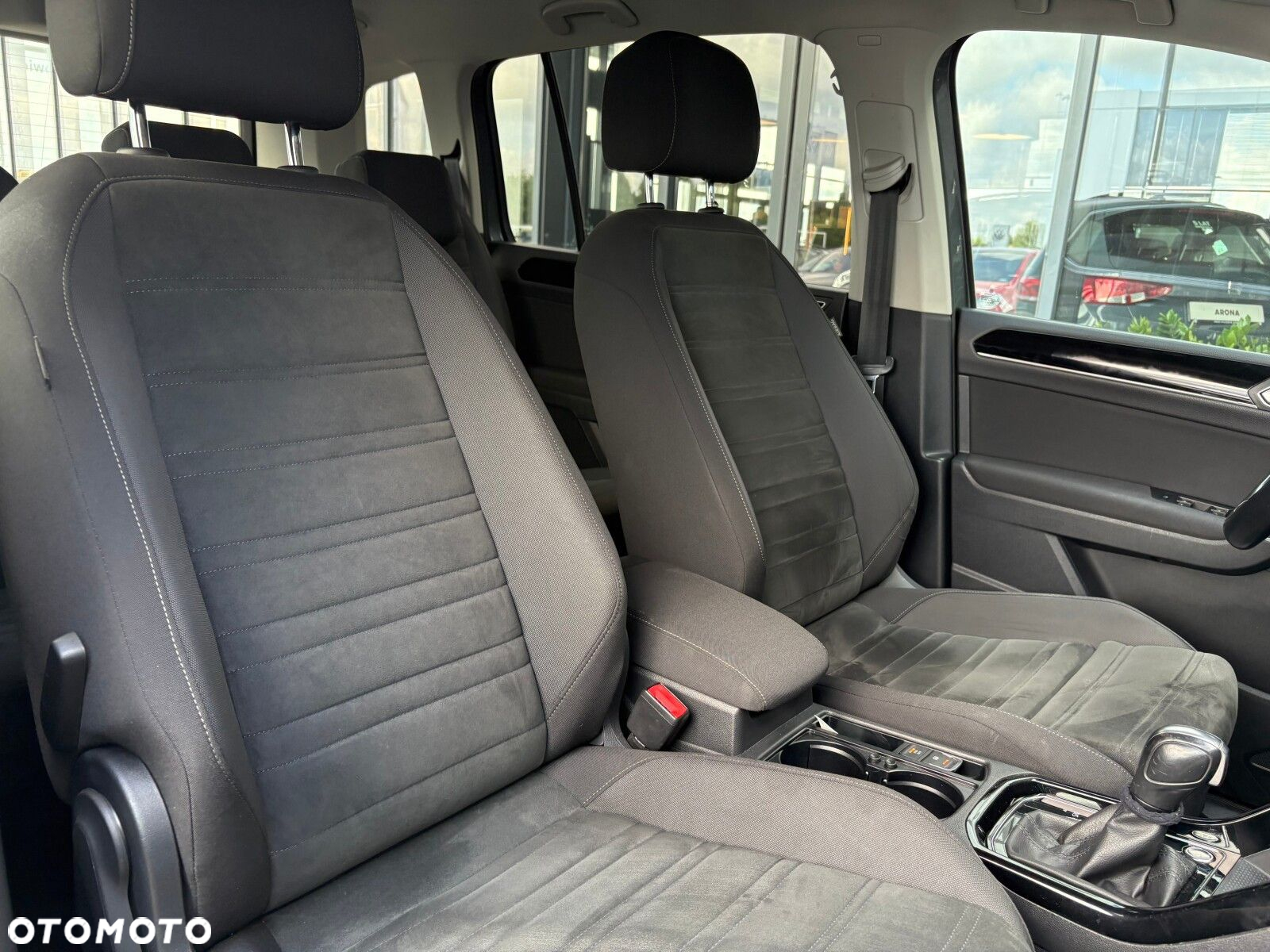 Volkswagen Touran - 17