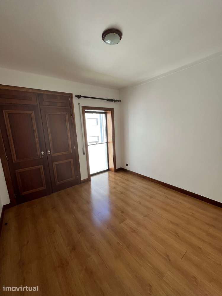 Apartamento T3 com garagem na Rua Gomes Freire, Cruz de Celas - Grande imagem: 4/18