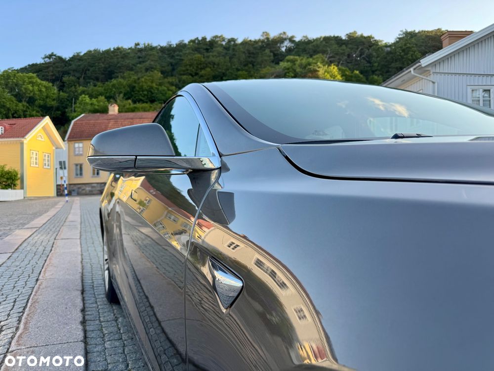 Tesla Model S - 24