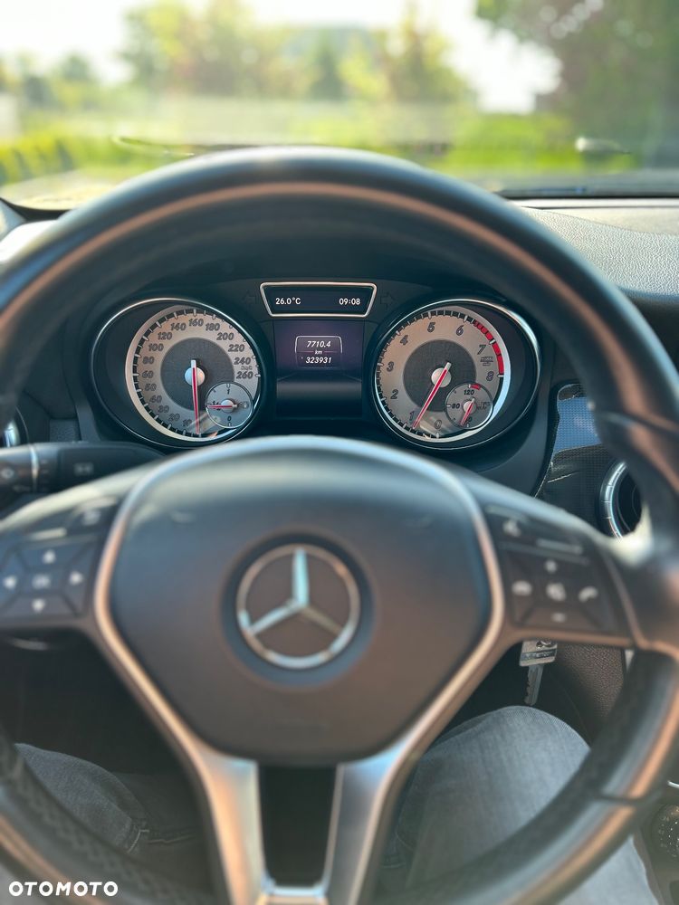 Mercedes-Benz CLA - 12