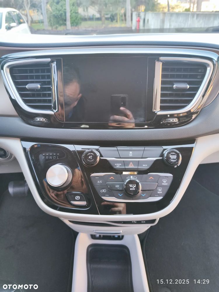 Chrysler Pacifica - 15