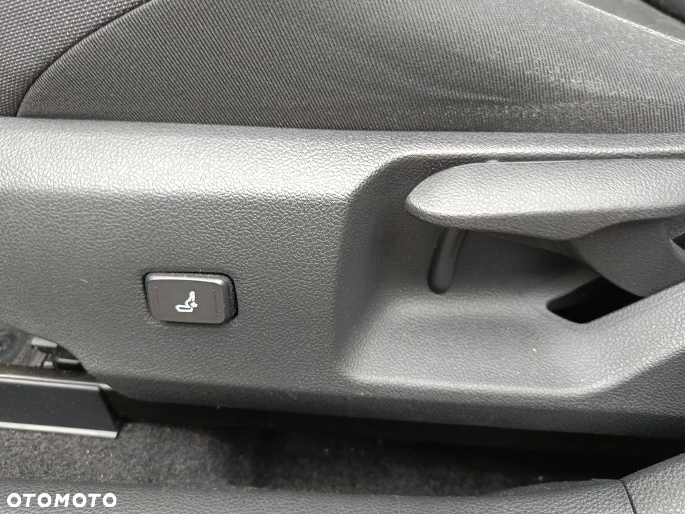 Toyota Corolla 2.0 Hybrid Comfort - 25