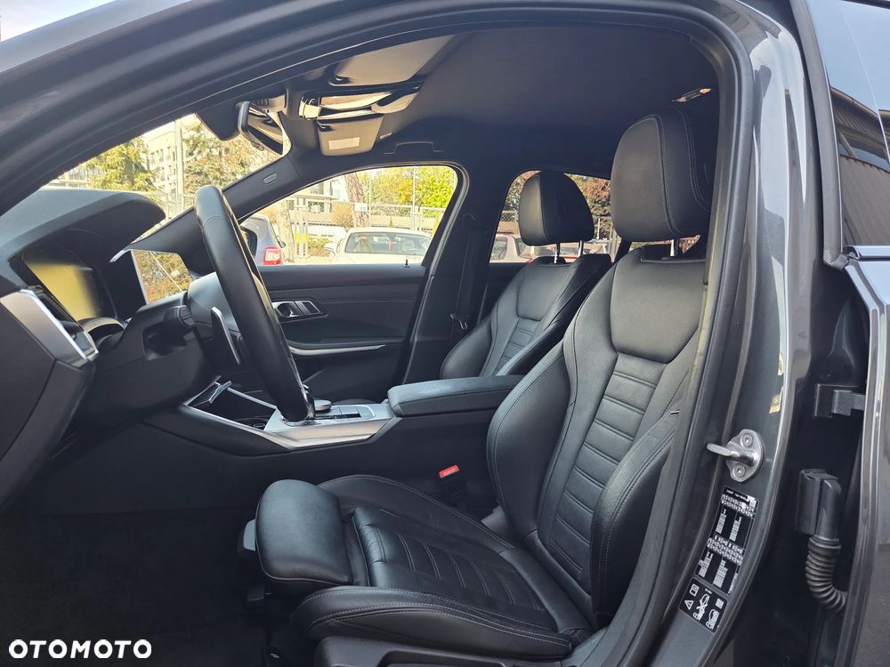 BMW Seria 3 330i xDrive M Sport sport - 18