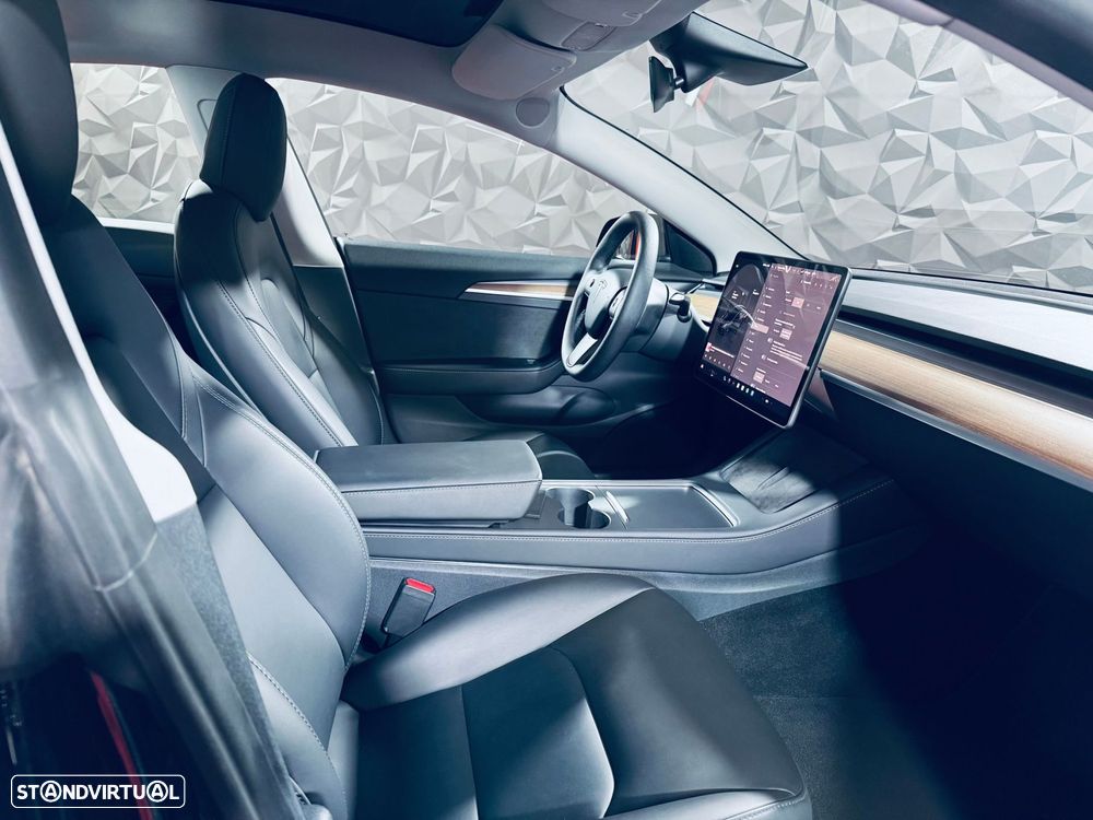 Tesla Model 3 - 18