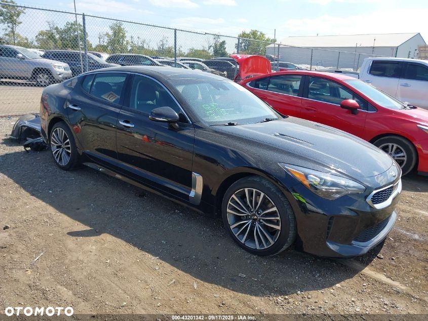 Kia Stinger - 1