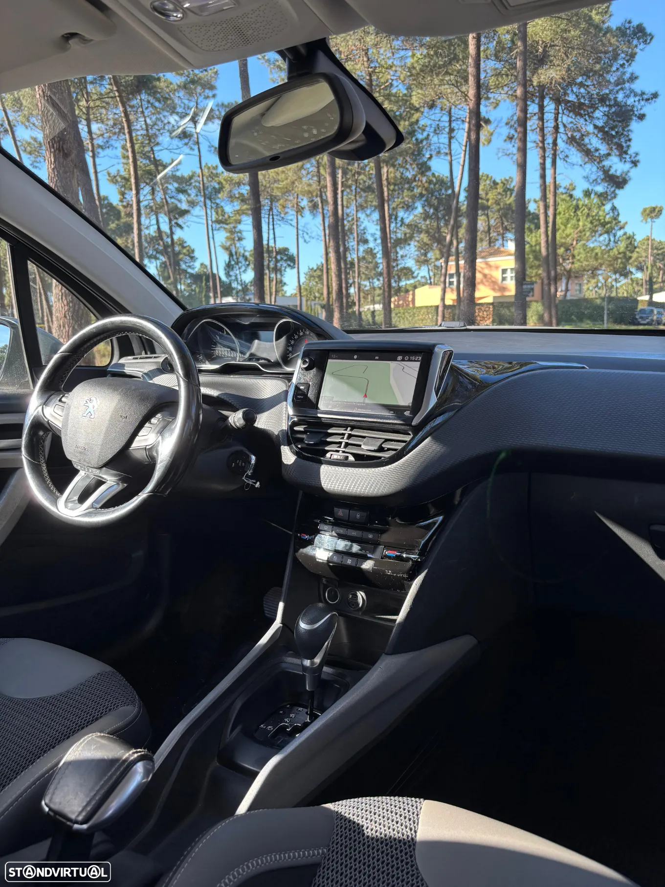 Peugeot 2008 1.2 PureTech Allure EAT6 - 9