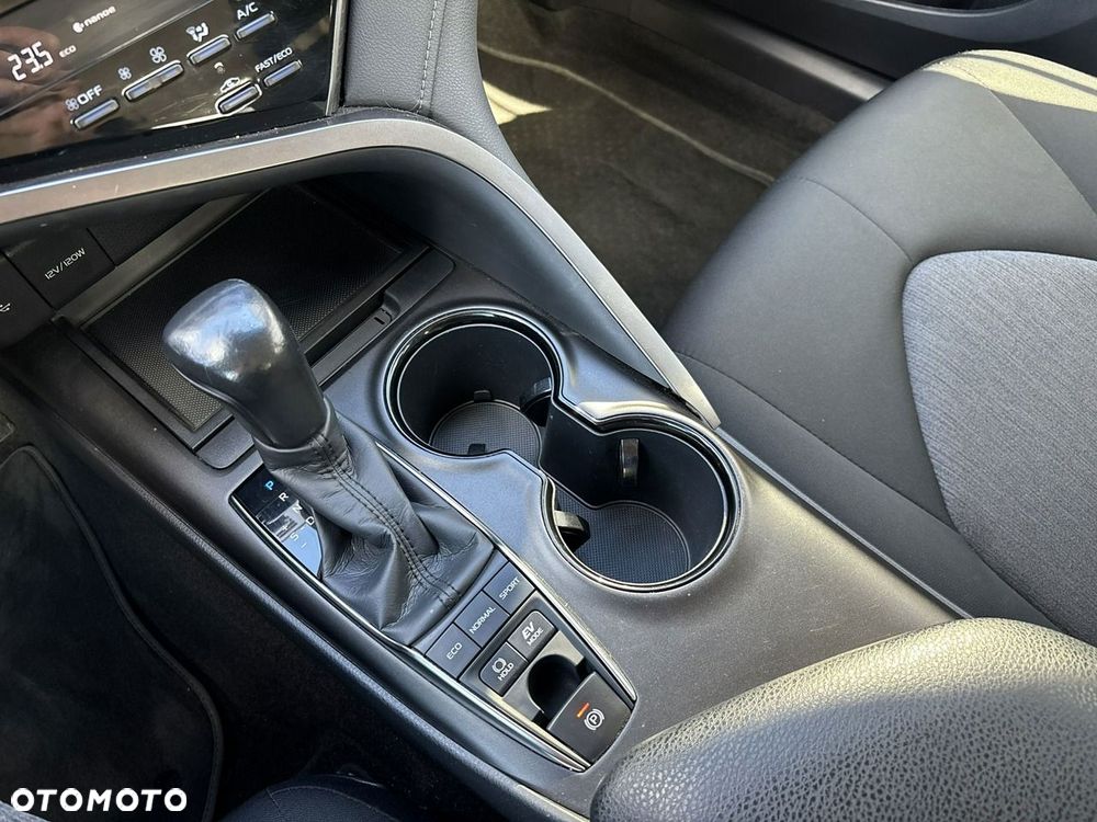Toyota Camry 2.5 Hybrid Comfort CVT - 25
