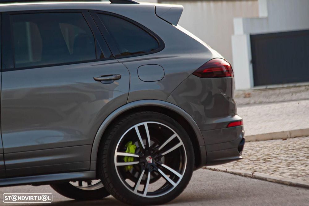 Porsche Cayenne S - 22