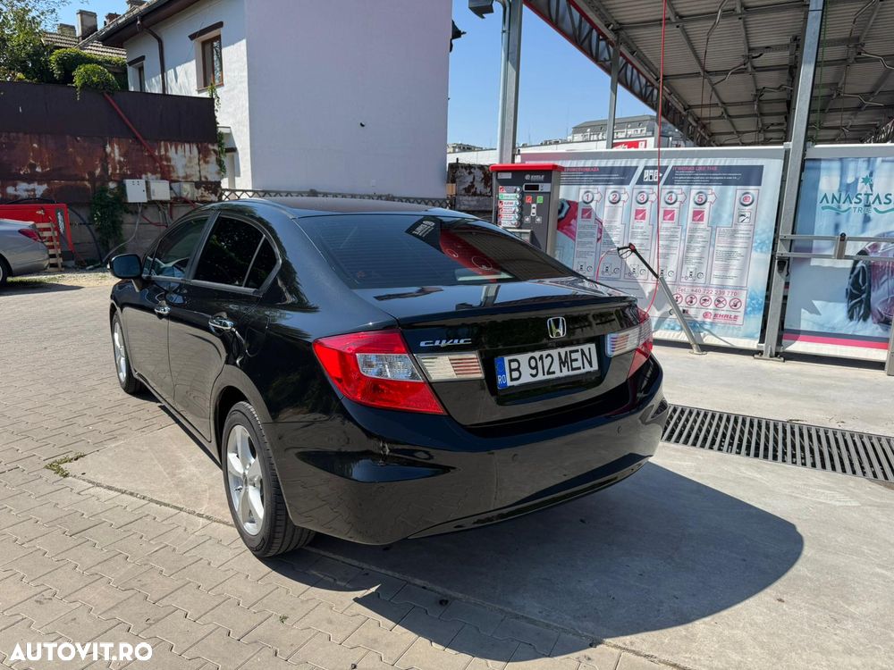Honda Civic 1.8 MT ES - 2
