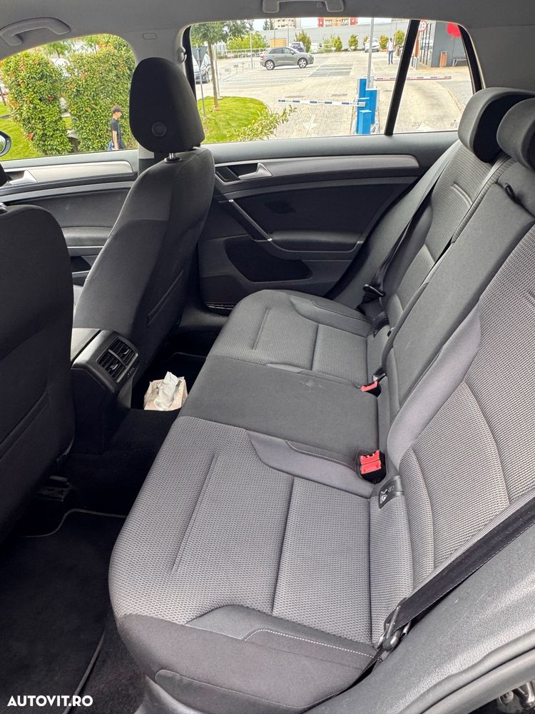 Volkswagen Golf - 8