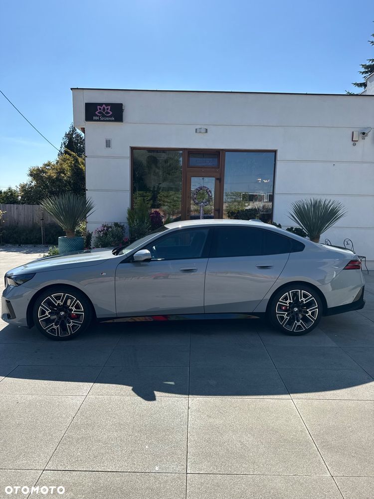 BMW i5 - 8