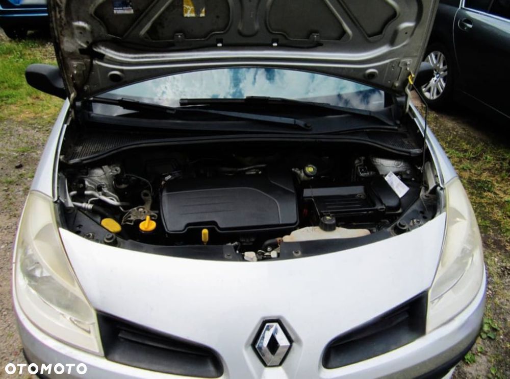 Renault Clio 1.2 16V Campus - 5