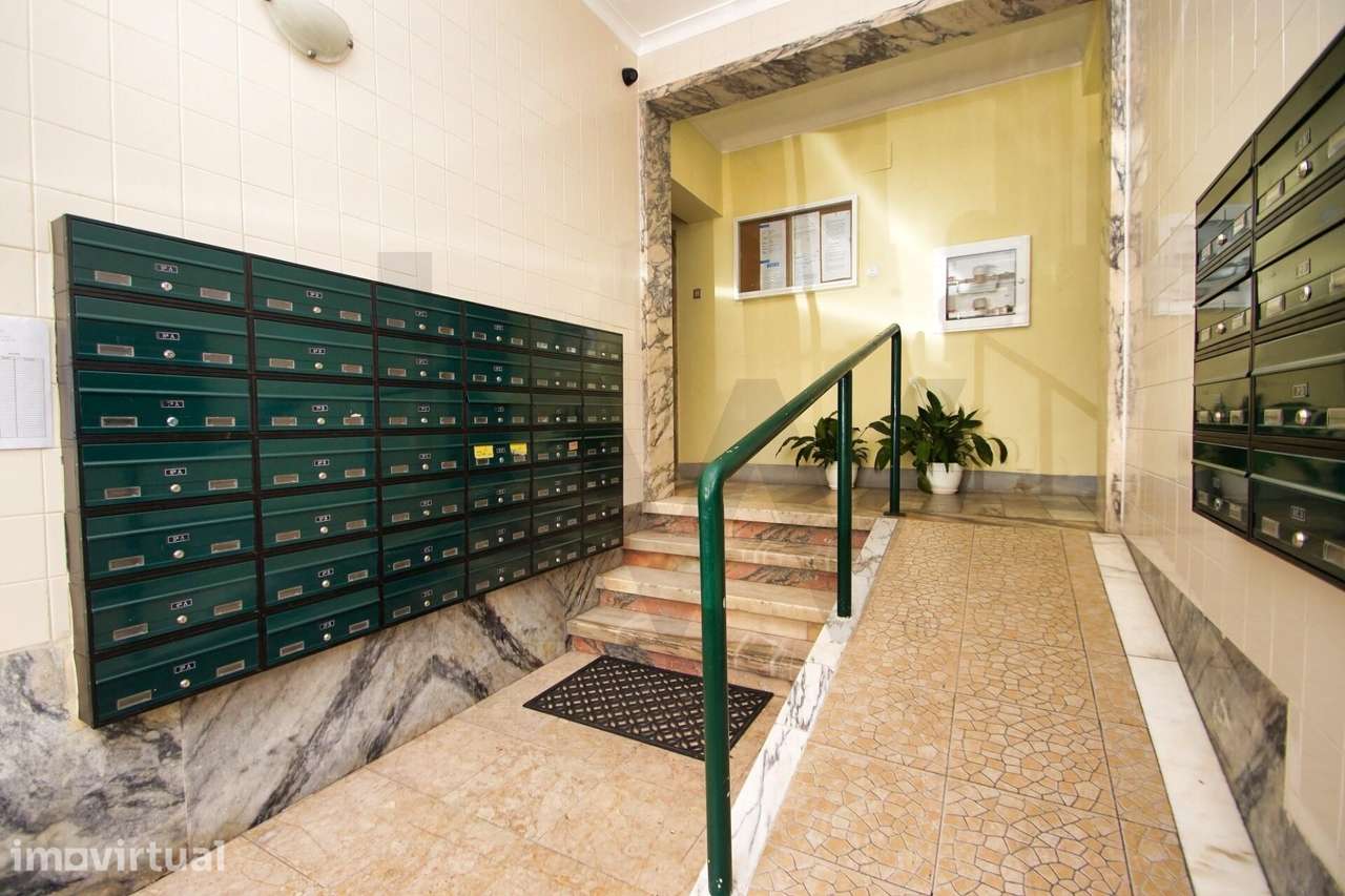 T1 com elevador na Venteira – Amadora | Excelente localização - Grande imagem: 3/17
