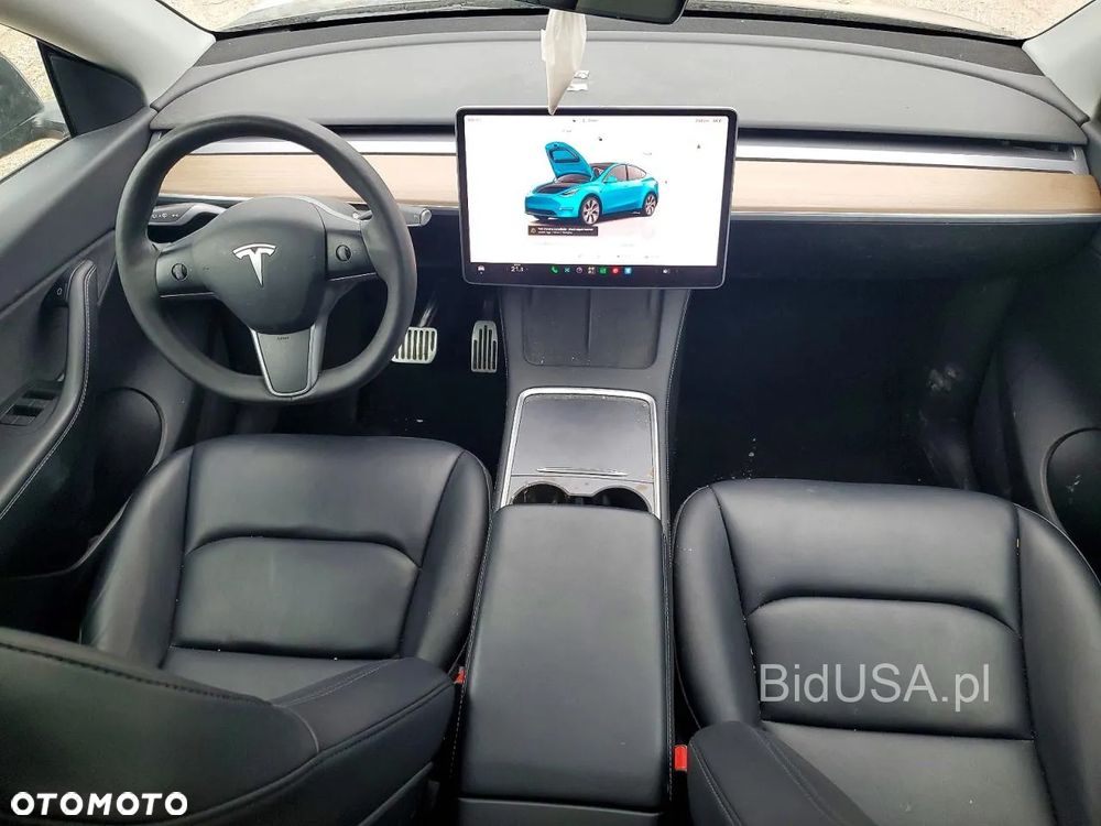 Tesla Model Y - 2