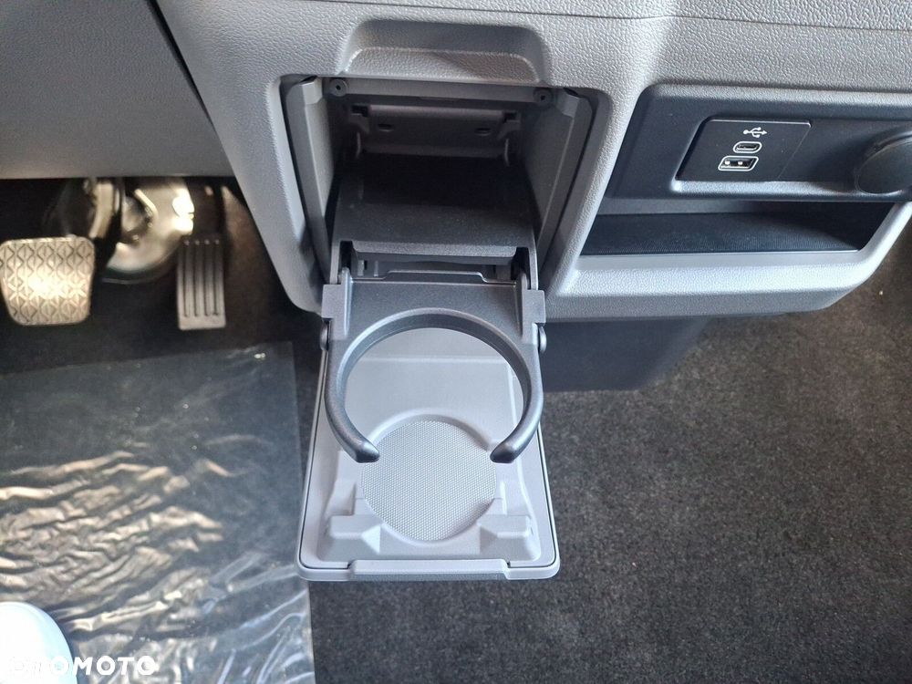 Volkswagen Caravelle - 31