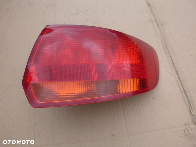 LAMPA PRAWY TYŁ PRAWA TYLNA AUDI A3 8P 5D - 1