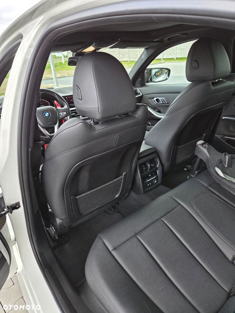 BMW Seria 3 330i Sport Line - 10