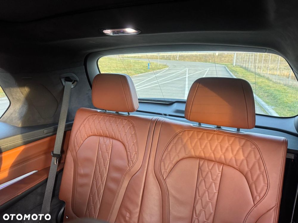BMW X7 M50d sport - 17