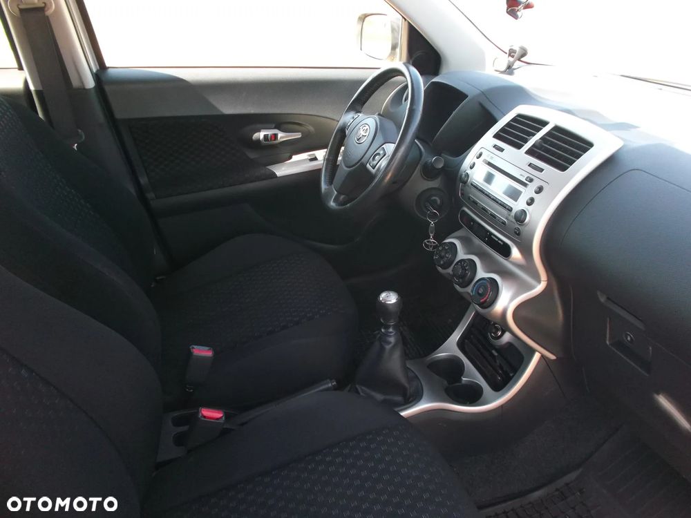 Toyota Urban Cruiser 1.33 4x2 Town - 8