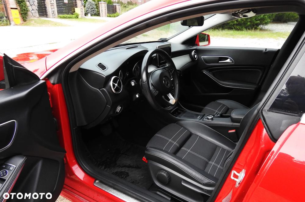 Mercedes-Benz CLA 180 7G-DCT - 9