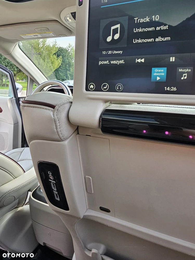 Chrysler Pacifica - 37