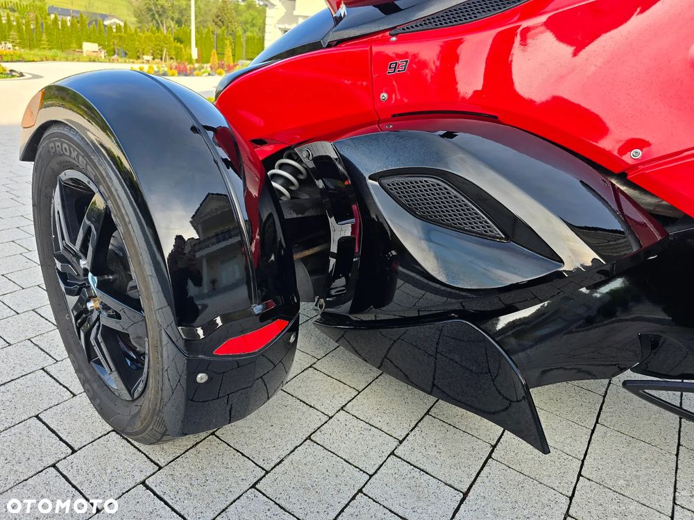 Can-Am Spyder - 24