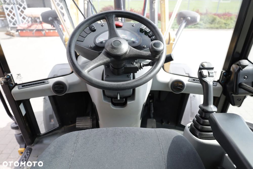 Caterpillar CAT 906M - 32
