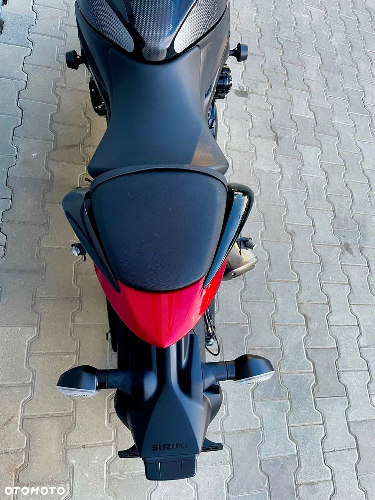 Suzuki GSX - 19