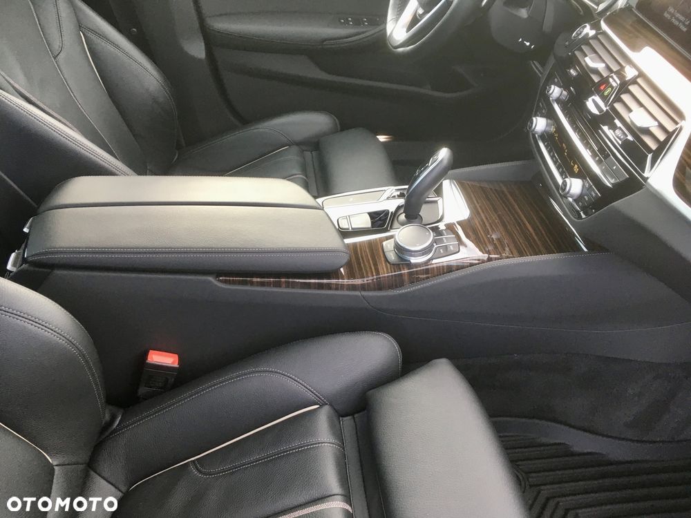 BMW Seria 5 540i GPF xDrive Luxury Line - 28