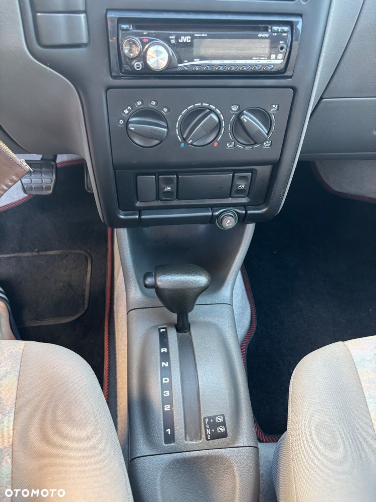 Volkswagen Polo - 34