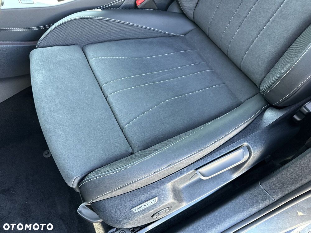 Volkswagen T-Roc - 12