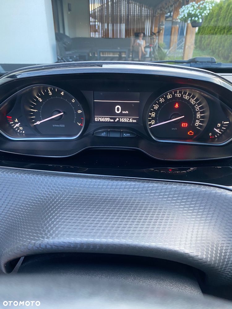 Peugeot 208 1.2 PureTech GPF Allure S&S - 11
