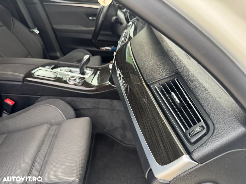BMW Seria 5 525d Sport-Aut. - 30