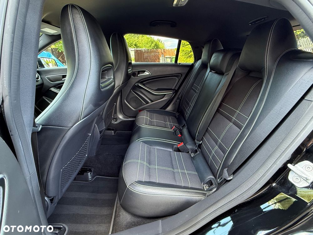 Mercedes-Benz CLA 180 7G-DCT UrbanStyle Edition - 33