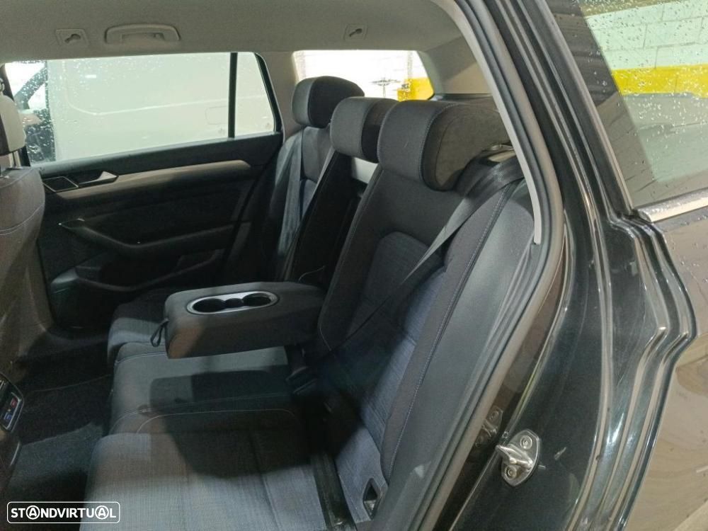 VW Passat Variant - 6