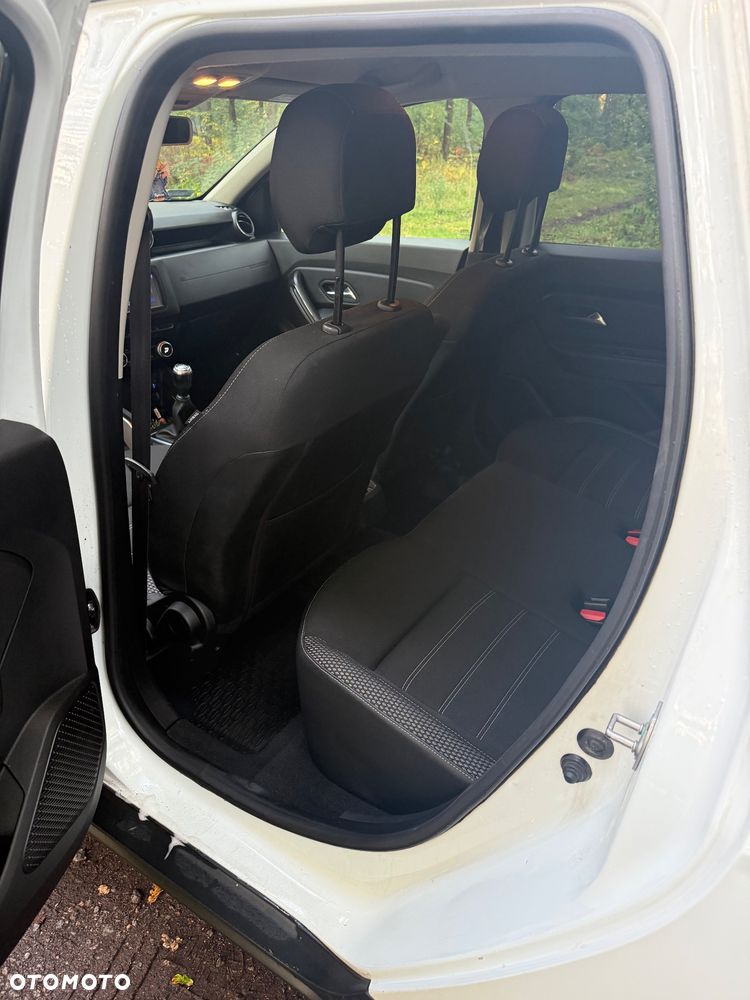 Dacia Duster 1.6 SCe Laureate S&S - 10