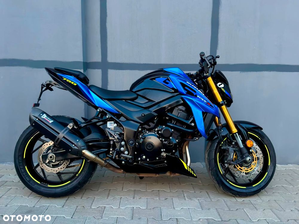 Suzuki GSX - 3