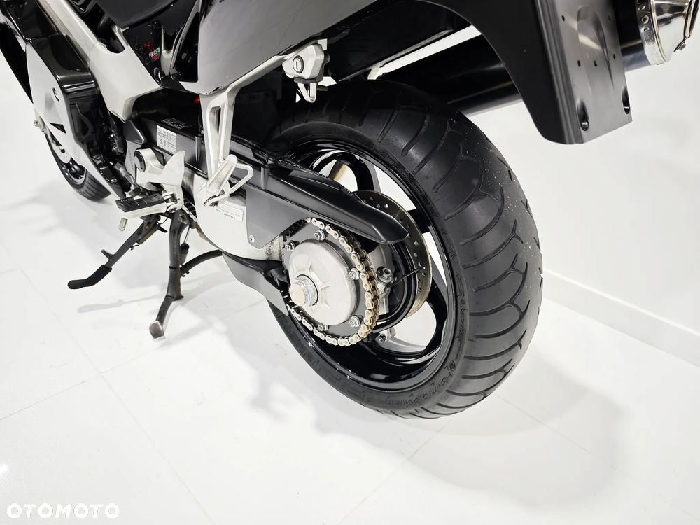 Honda VFR - 16