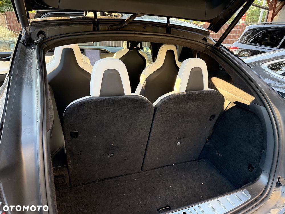 Tesla Model X - 6