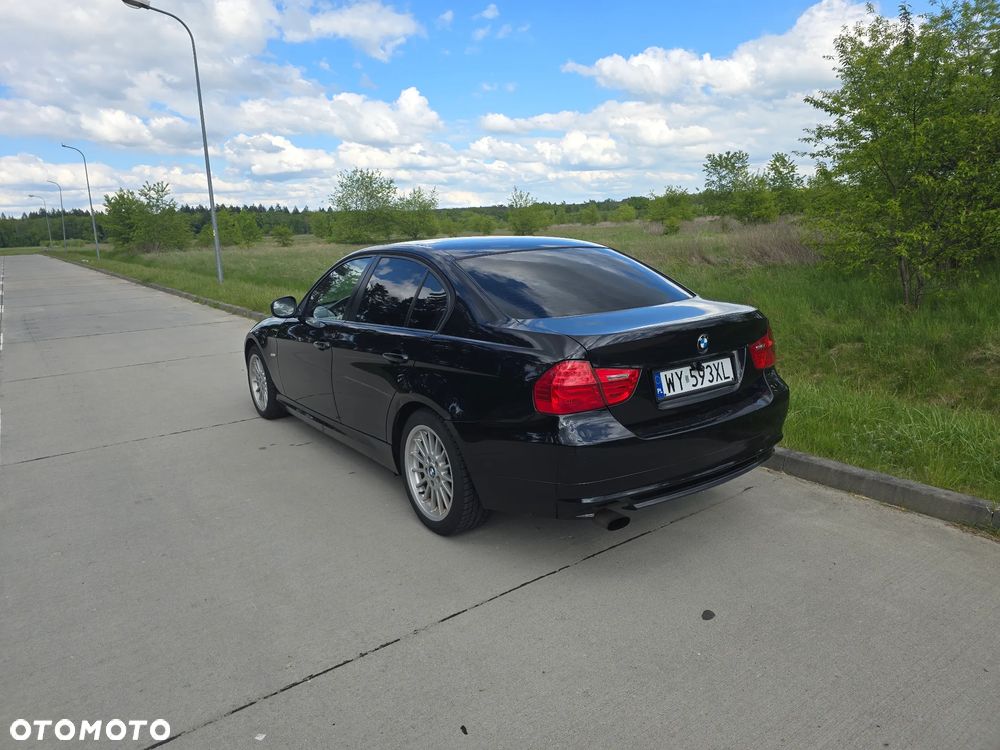 BMW Seria 3 318i - 4