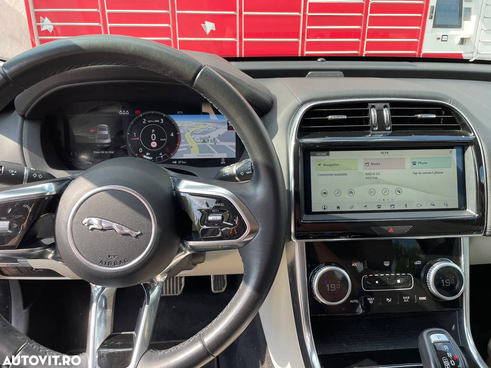 Jaguar XE D180 Aut. SE - 10