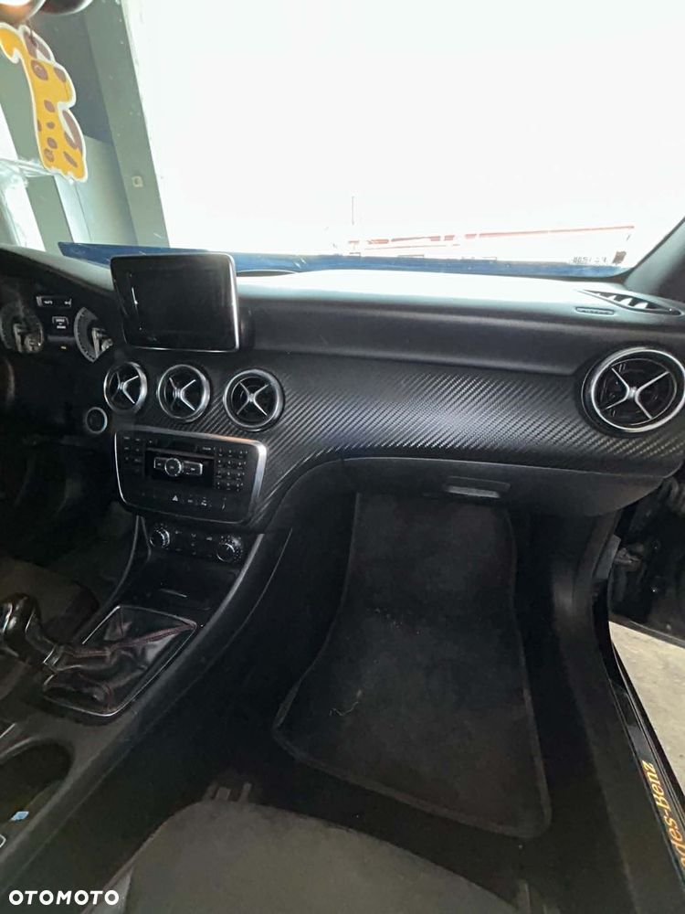 Mercedes-Benz Klasa A 180 d AMG Line - 11