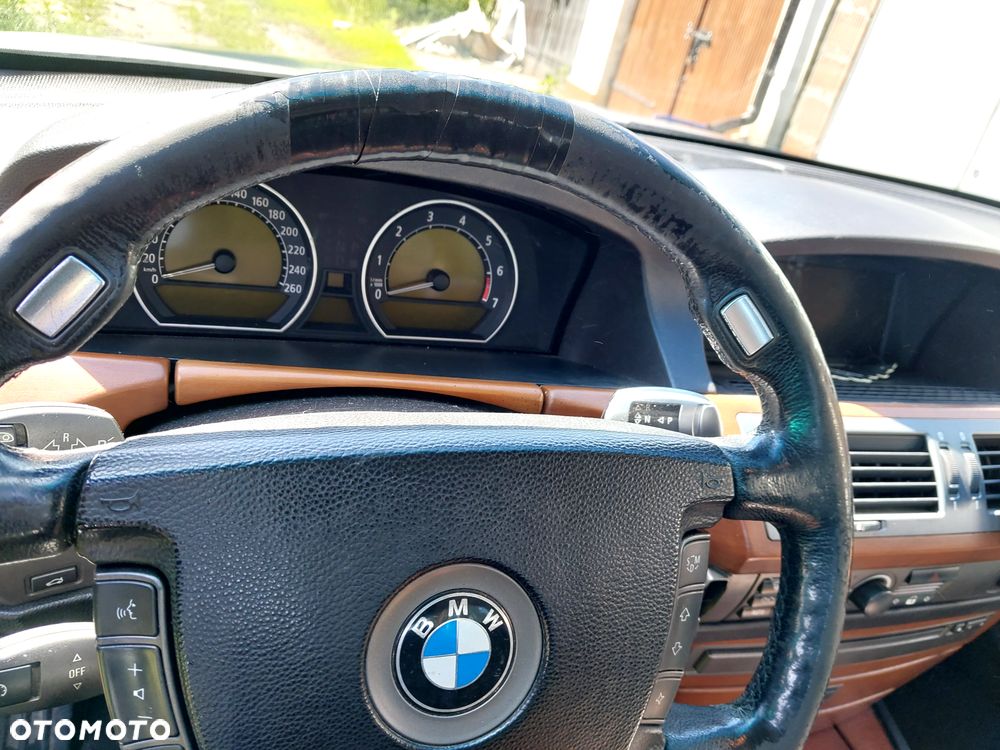 BMW Seria 7 745i - 6