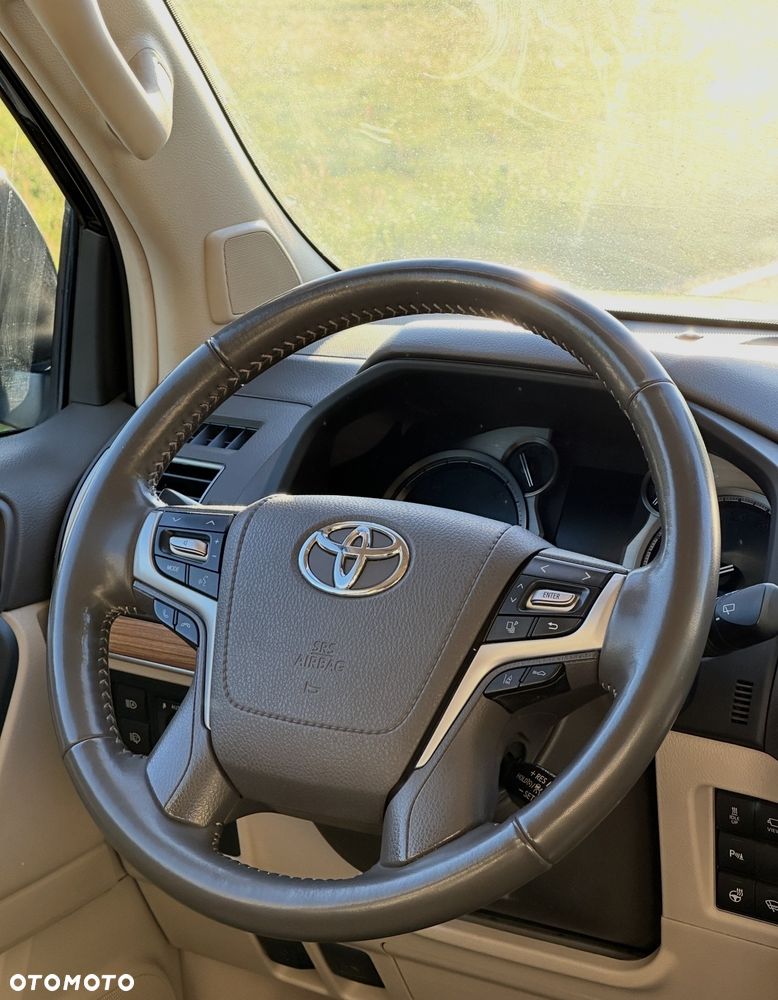 Toyota Land Cruiser - 7