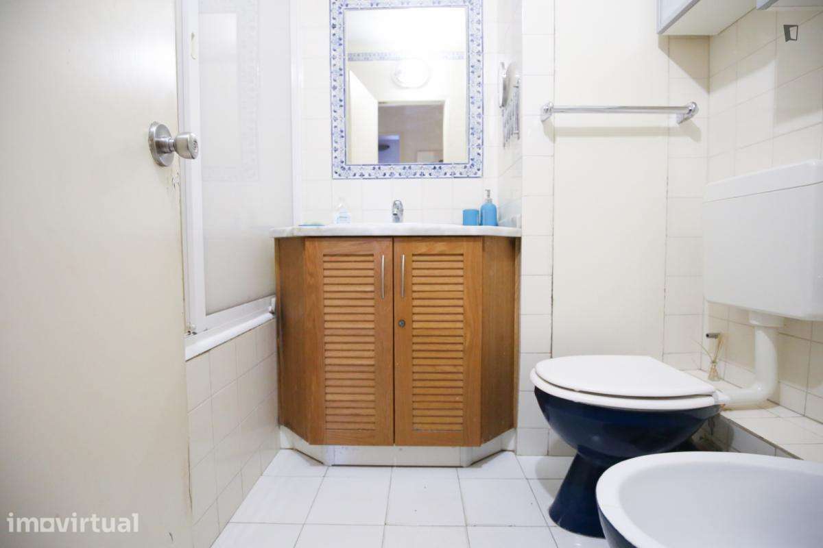 Quarto - localizado em Algés Lisbon - Grande imagem: 4/50