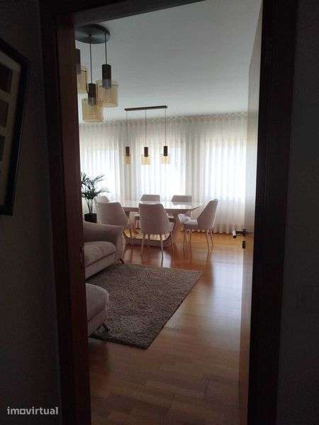 Apartamento T2 em Pedroso – Excelente Exposição Solar e Acessos - Grande imagem: 2/9