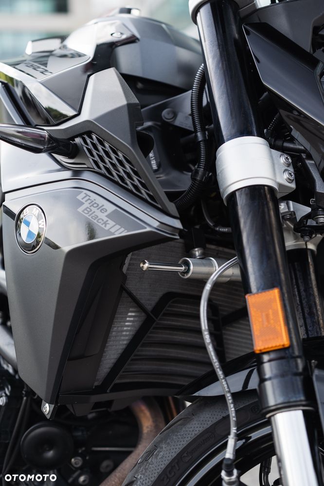 BMW F - 8