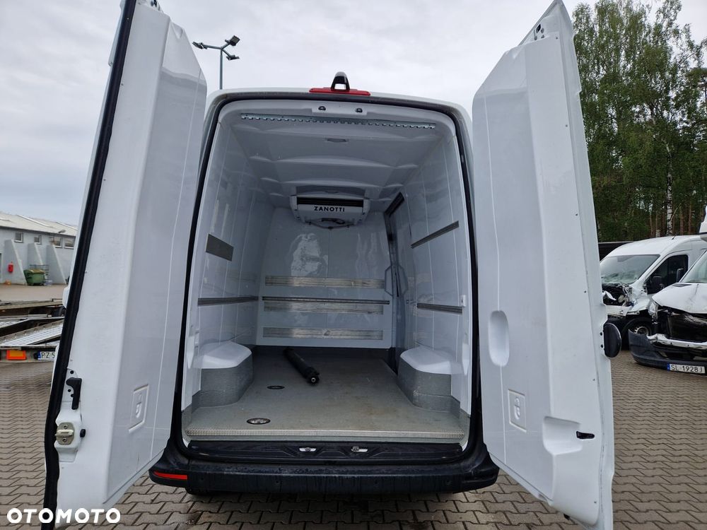 Mercedes-Benz Sprinter - 17