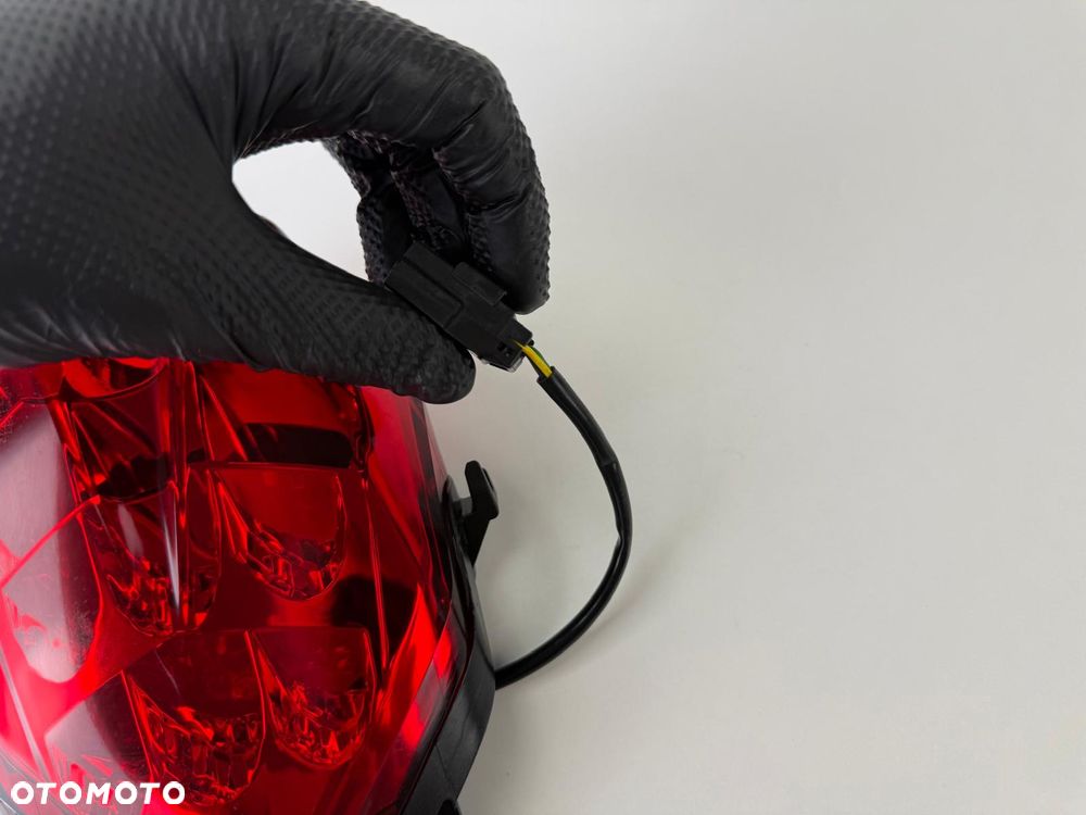 Tylna lampa Triumph Street Triple 765 RS 2023+ - 4